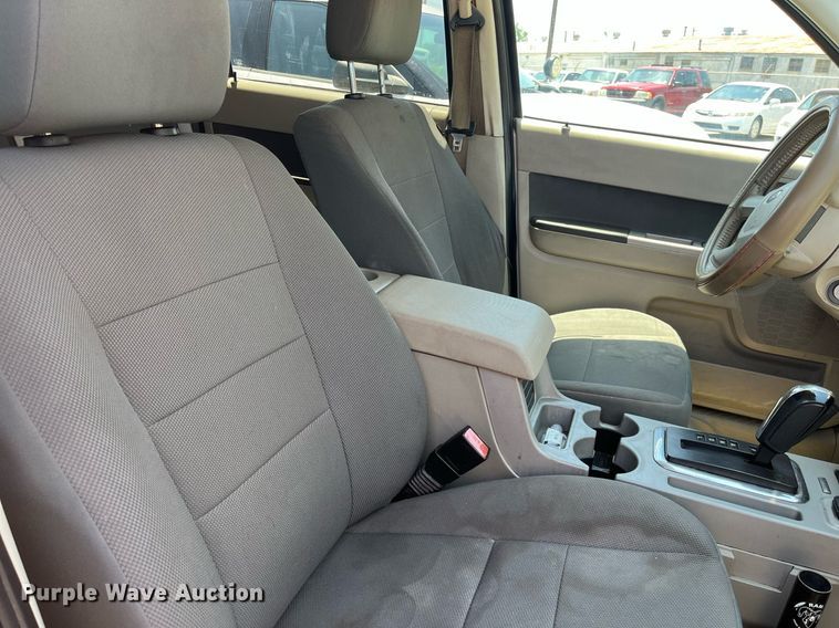 image for item LE9564 2010 Ford Escape Hybrid  SUV