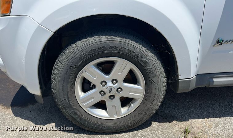 image for item LE9564 2010 Ford Escape Hybrid  SUV