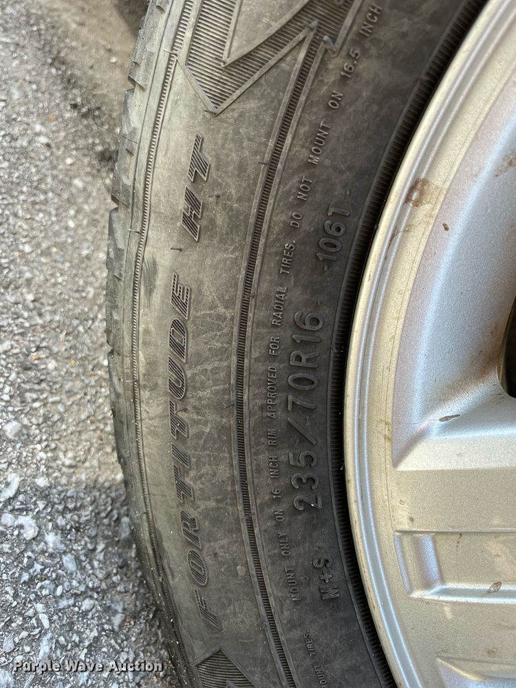 image for item LE9564 2010 Ford Escape Hybrid  SUV