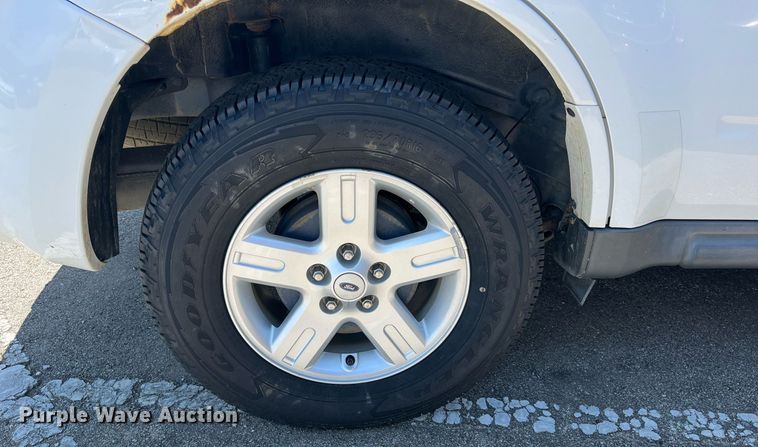 image for item LE9564 2010 Ford Escape Hybrid  SUV