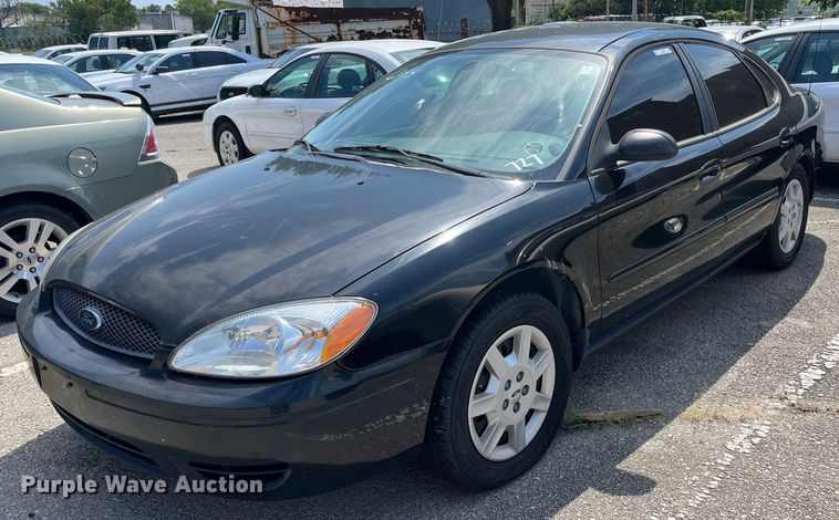 image for item LE9569 2006 Ford Taurus