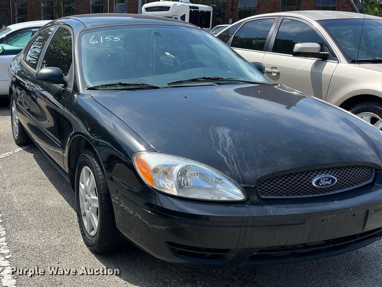 image for item LE9569 2006 Ford Taurus