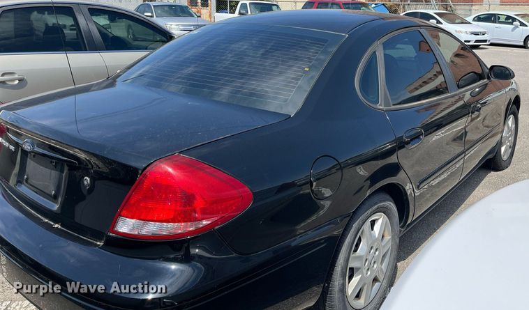 image for item LE9569 2006 Ford Taurus