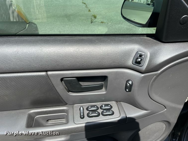 image for item LE9569 2006 Ford Taurus