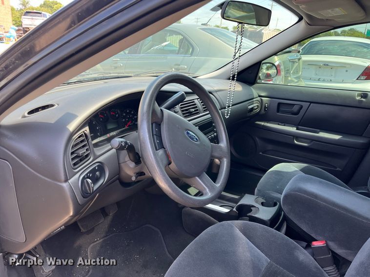 image for item LE9569 2006 Ford Taurus