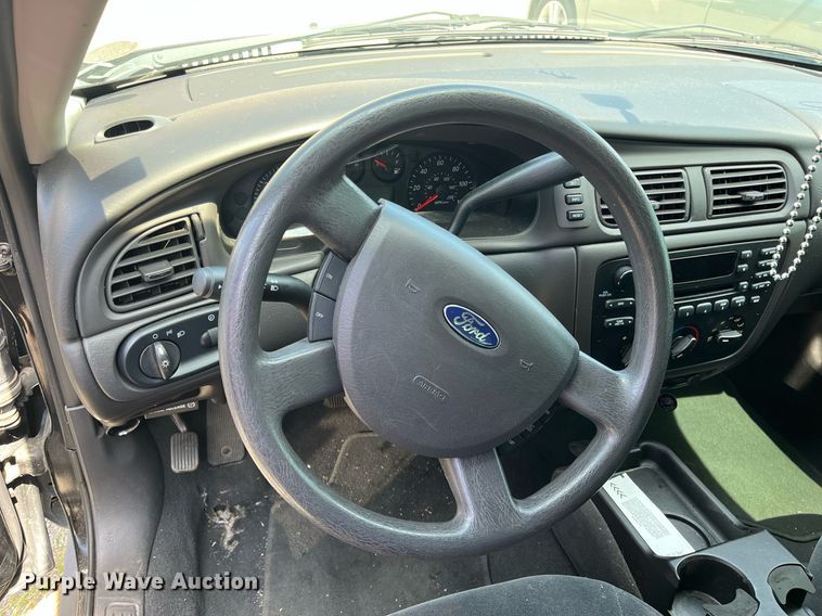 image for item LE9569 2006 Ford Taurus