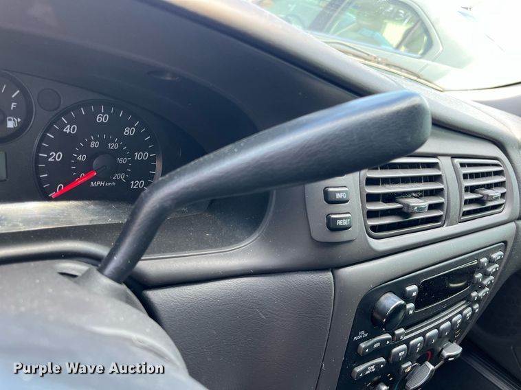 image for item LE9569 2006 Ford Taurus