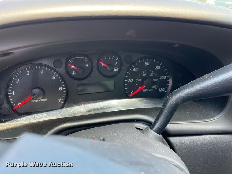 image for item LE9569 2006 Ford Taurus