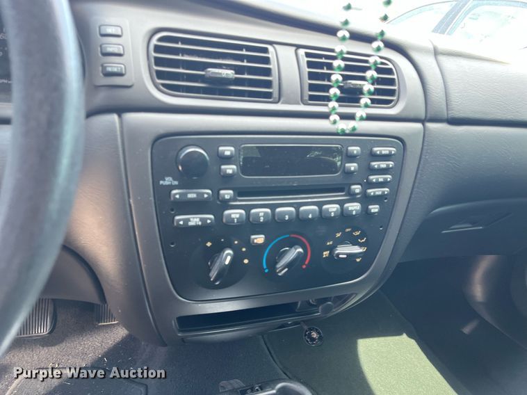 image for item LE9569 2006 Ford Taurus