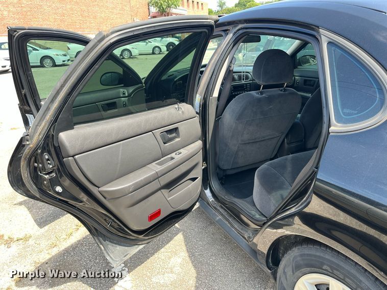 image for item LE9569 2006 Ford Taurus