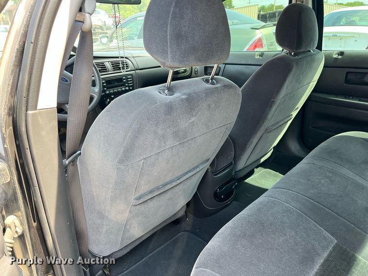 image for item LE9569 2006 Ford Taurus