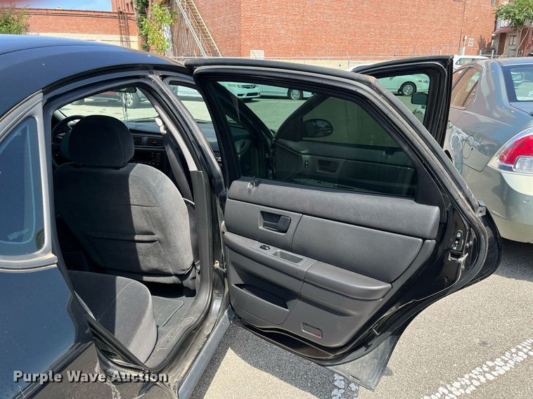 image for item LE9569 2006 Ford Taurus