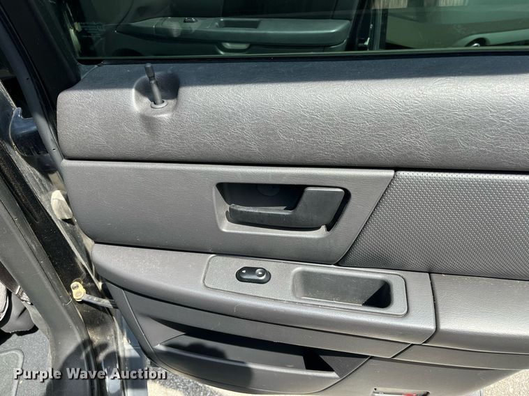 image for item LE9569 2006 Ford Taurus