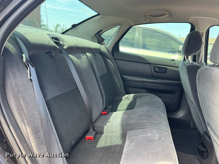 image for item LE9569 2006 Ford Taurus