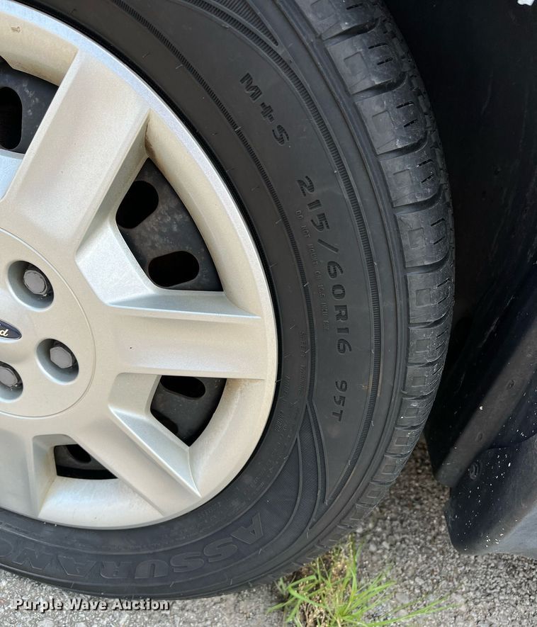 image for item LE9569 2006 Ford Taurus