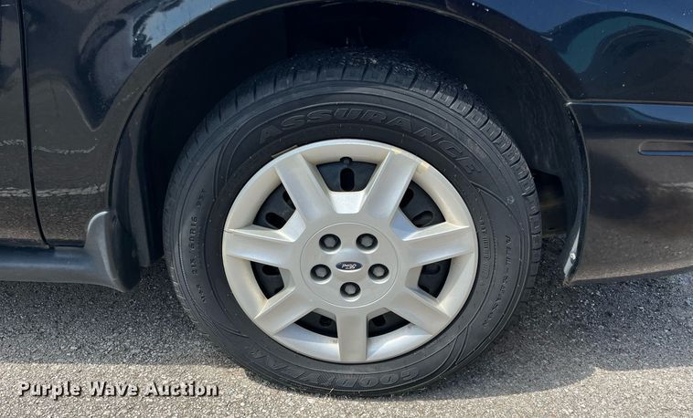 image for item LE9569 2006 Ford Taurus