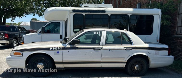 image for item LE9572 2009 Ford Crown Victoria Police Interceptor