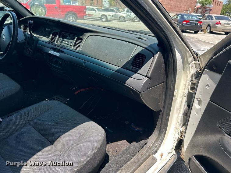 image for item LE9572 2009 Ford Crown Victoria Police Interceptor
