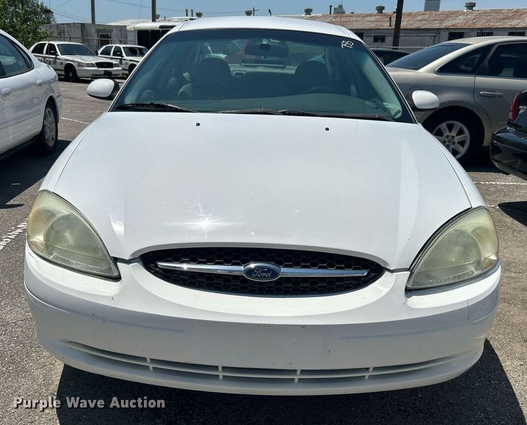 image for item LE9575 2002 Ford Taurus
