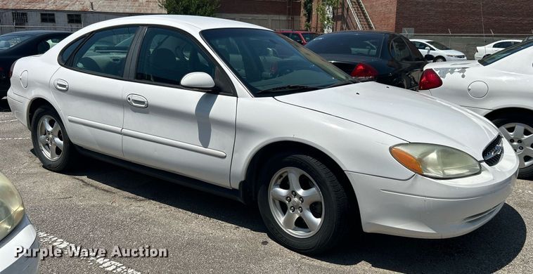 image for item LE9575 2002 Ford Taurus