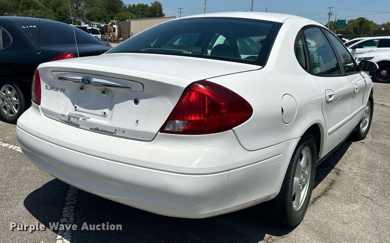 image for item LE9575 2002 Ford Taurus