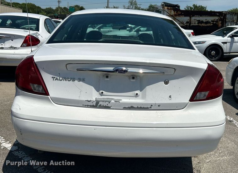 image for item LE9575 2002 Ford Taurus