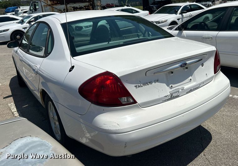 image for item LE9575 2002 Ford Taurus