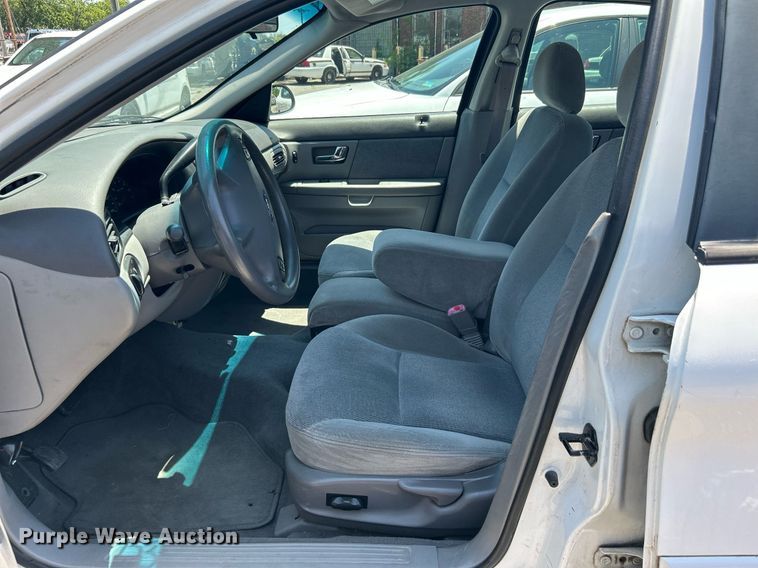 image for item LE9575 2002 Ford Taurus