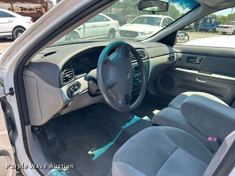 image for item LE9575 2002 Ford Taurus