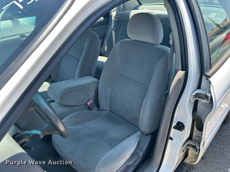 image for item LE9575 2002 Ford Taurus