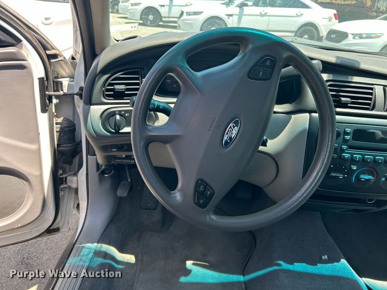 image for item LE9575 2002 Ford Taurus