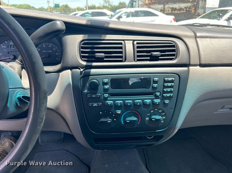 image for item LE9575 2002 Ford Taurus