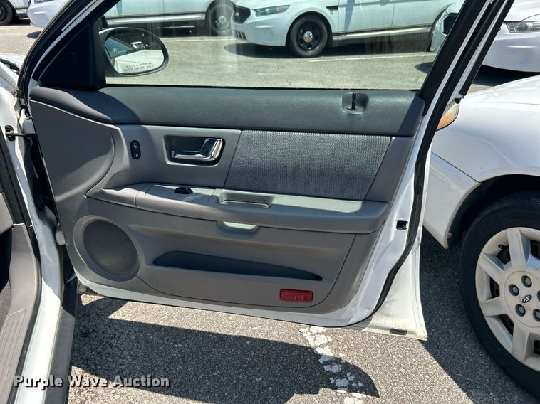 image for item LE9575 2002 Ford Taurus