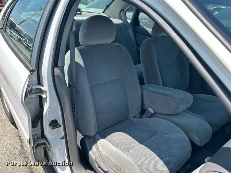 image for item LE9575 2002 Ford Taurus