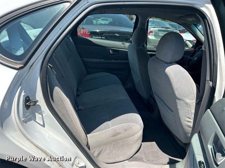 image for item LE9575 2002 Ford Taurus