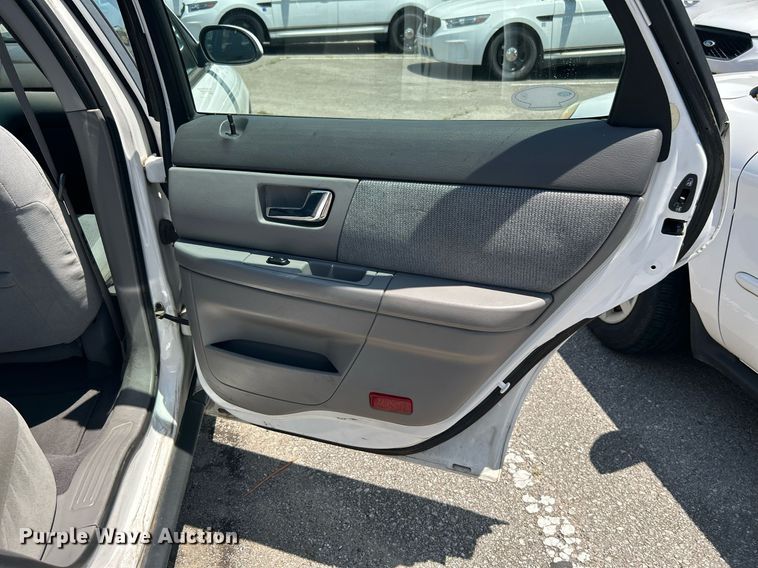 image for item LE9575 2002 Ford Taurus