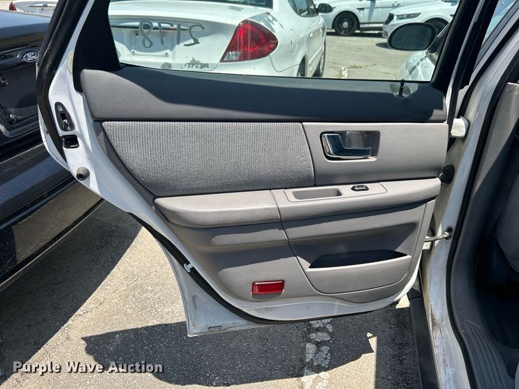 image for item LE9575 2002 Ford Taurus