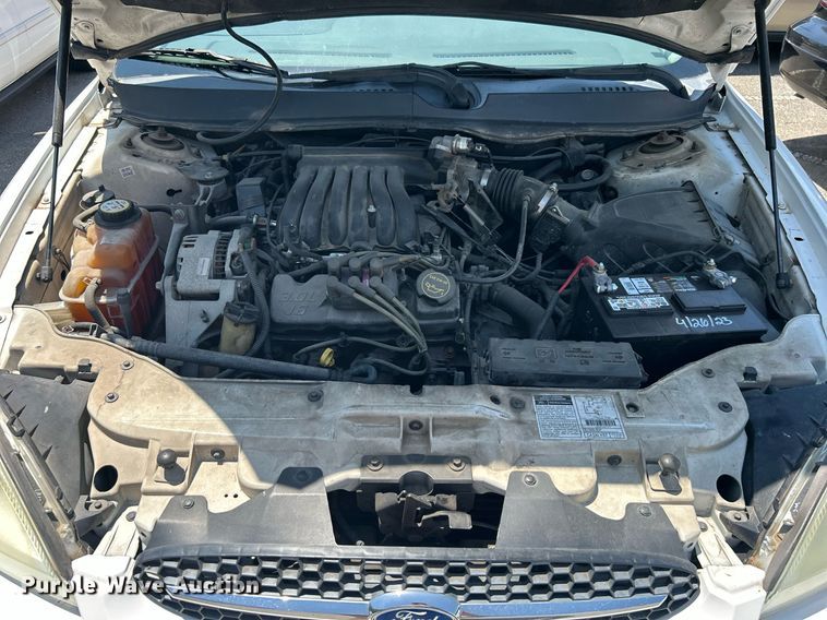 image for item LE9575 2002 Ford Taurus