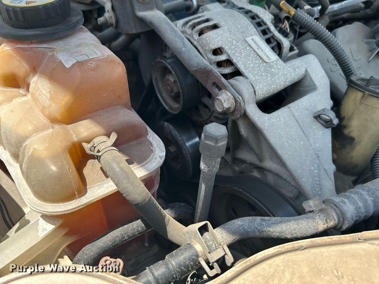 image for item LE9575 2002 Ford Taurus