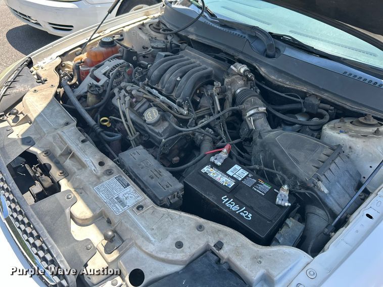 image for item LE9575 2002 Ford Taurus