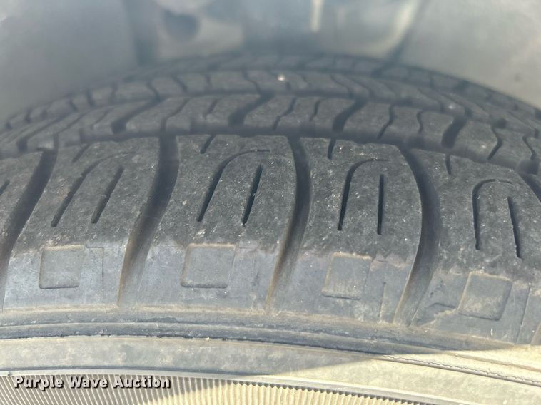 image for item LE9575 2002 Ford Taurus