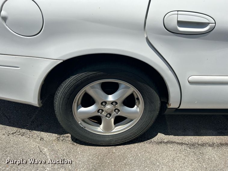 image for item LE9575 2002 Ford Taurus