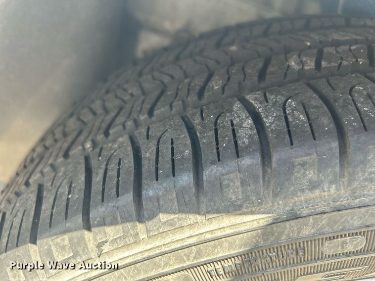 image for item LE9575 2002 Ford Taurus