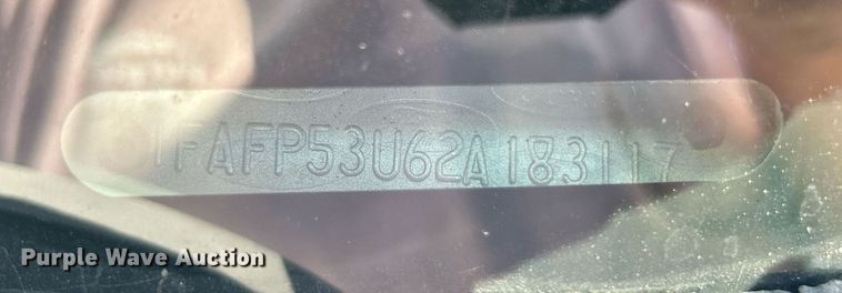 image for item LE9575 2002 Ford Taurus