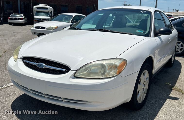 image for item LE9576 2003 Ford Taurus