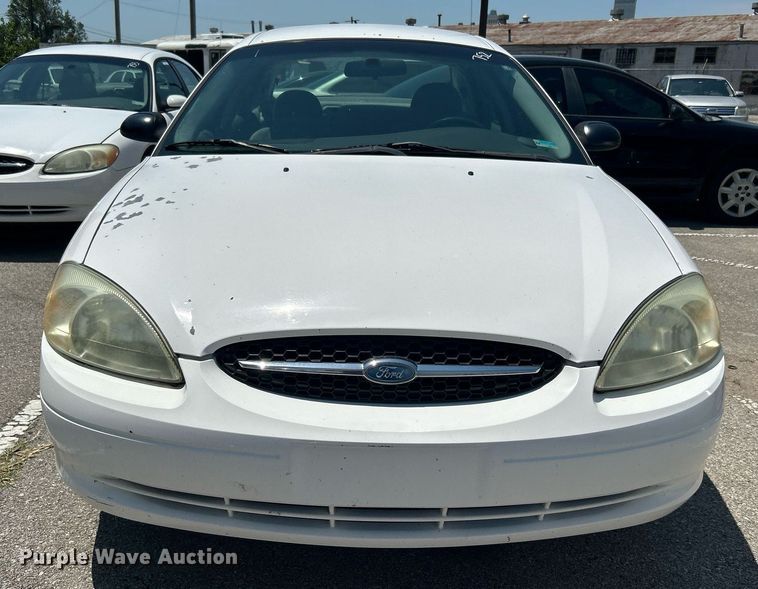 image for item LE9576 2003 Ford Taurus