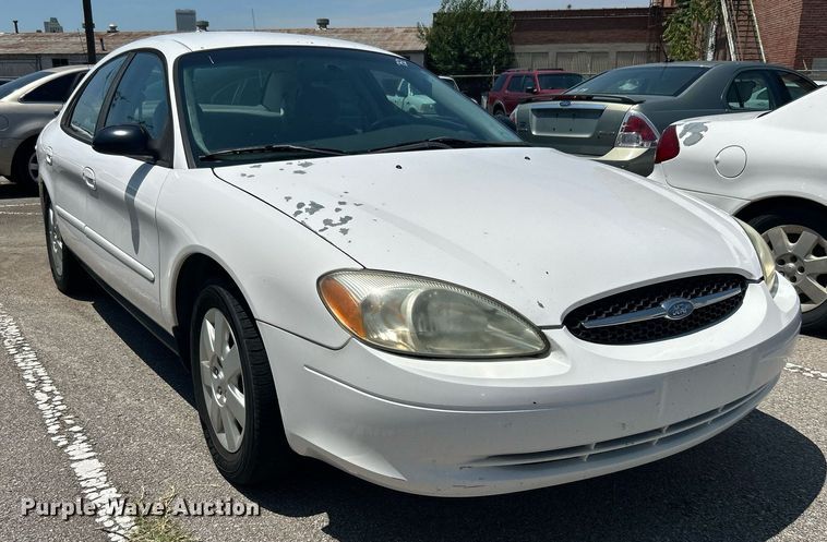 image for item LE9576 2003 Ford Taurus