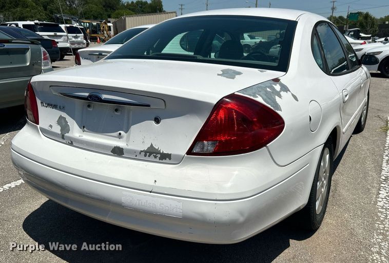 image for item LE9576 2003 Ford Taurus