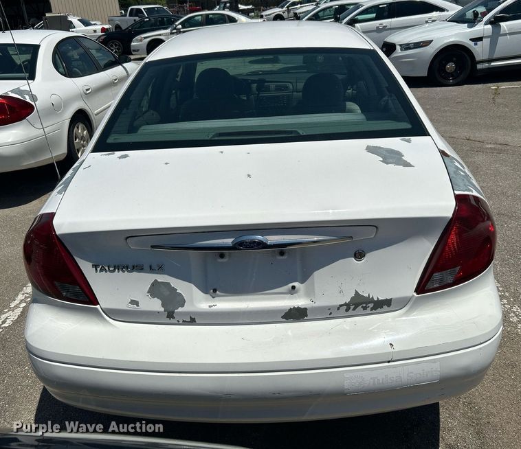 image for item LE9576 2003 Ford Taurus