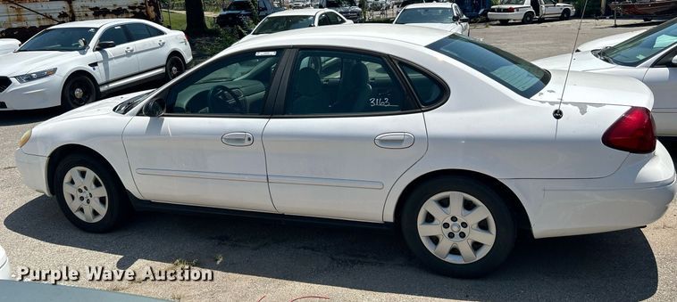 image for item LE9576 2003 Ford Taurus